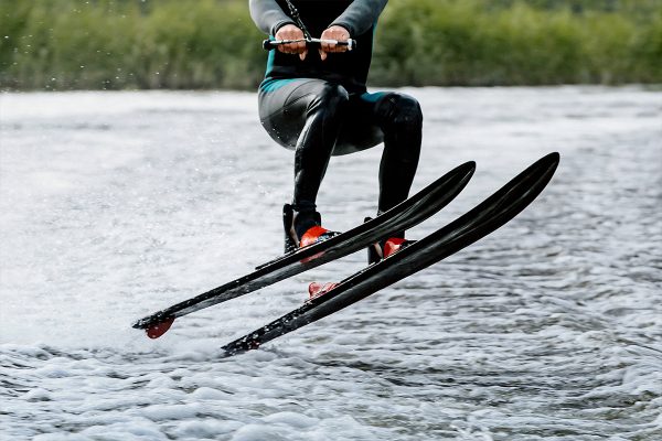 СКОРОСТ И БАЛАНС: ОВЛАДЕЙ ПРЕДИЗВИКАТЕЛСТВОТО НА ВОДНИТЕ СКИ